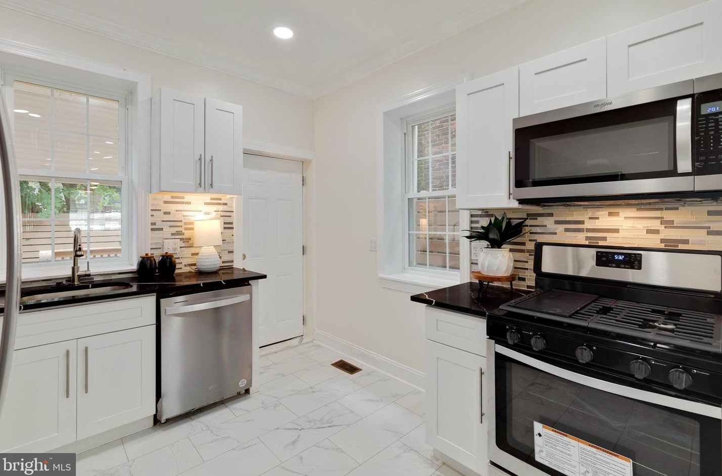 7038 Saybrook Ave, Philadelphia PA  19142-1124 exterior