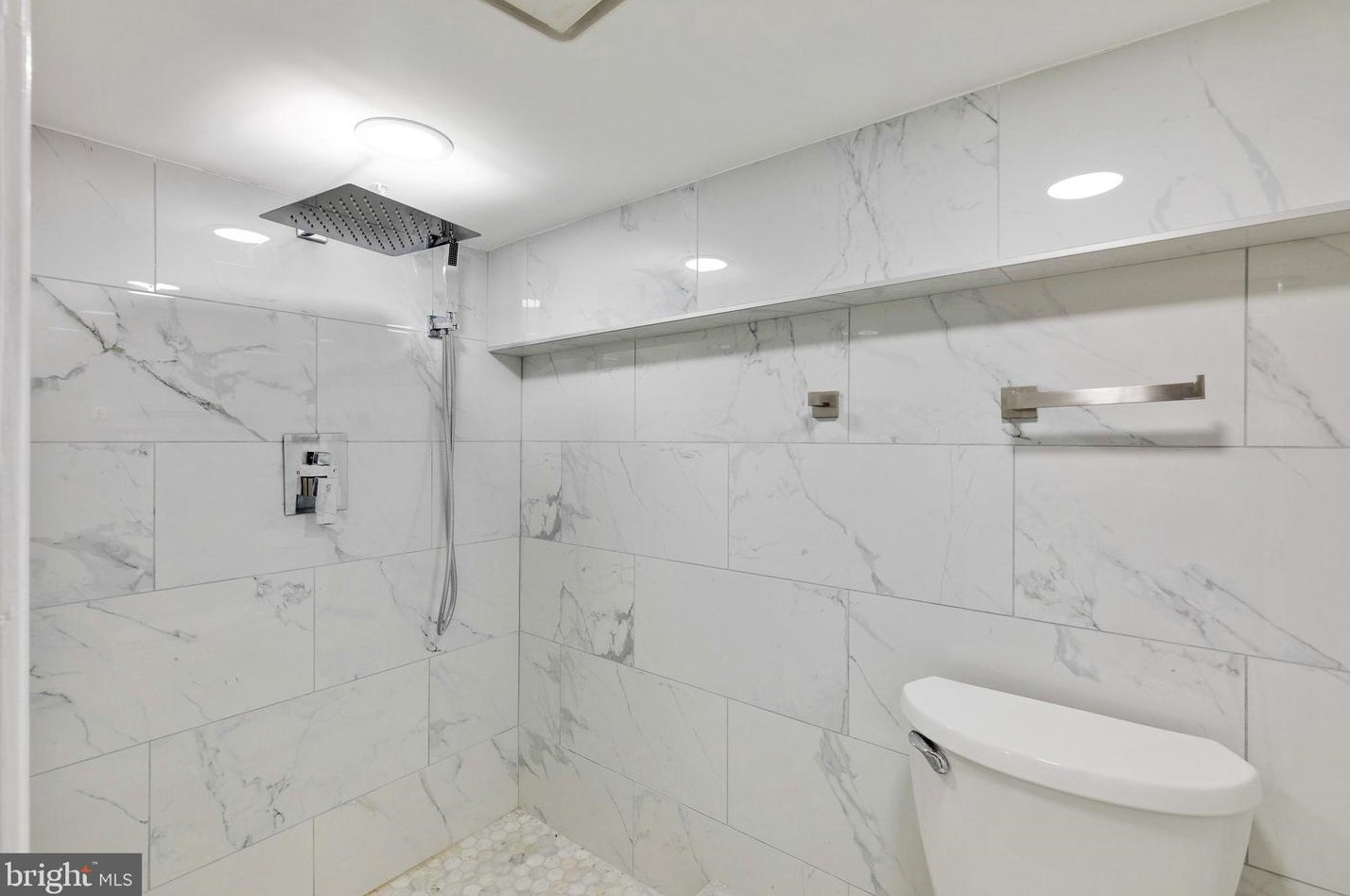7038 Saybrook Ave, Philadelphia PA  19142-1124 exterior