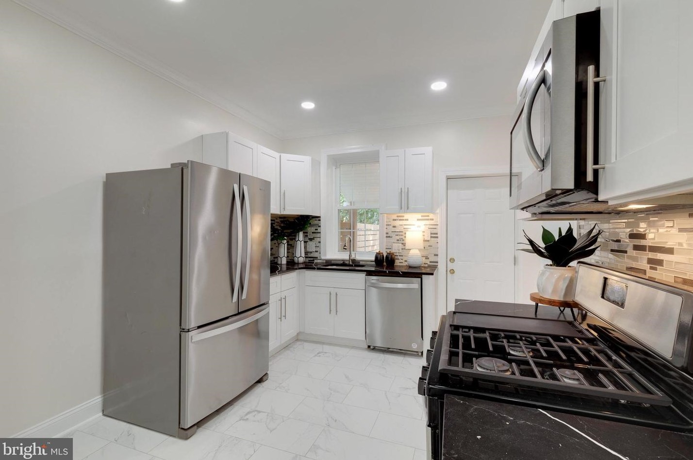 7038 Saybrook Ave, Philadelphia PA  19142-1124 exterior