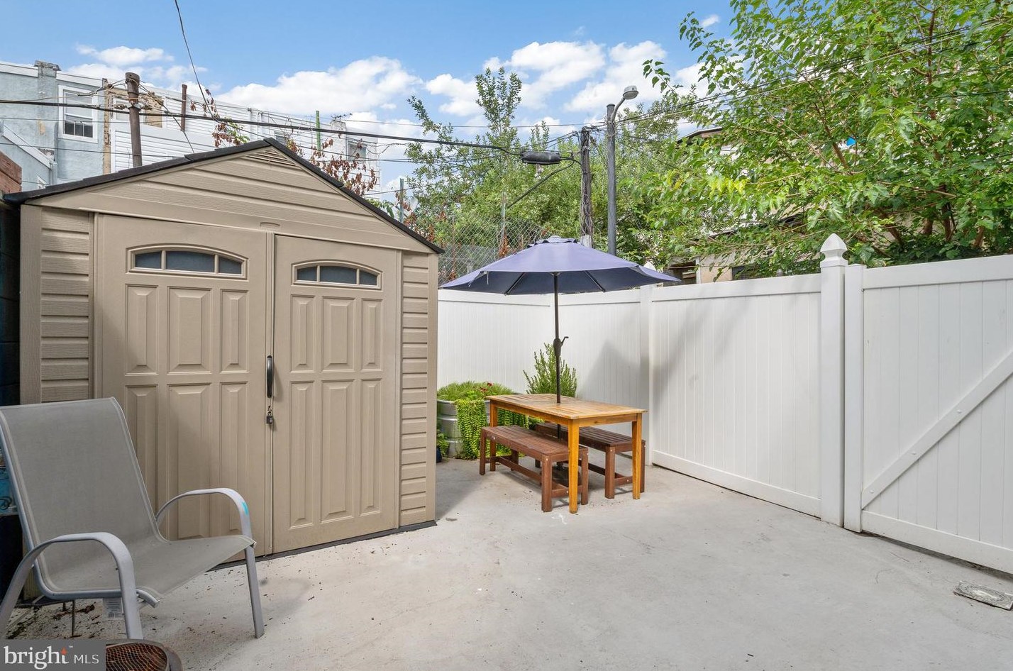 2572 Kern St, Philadelphia PA 19125-1711 exterior