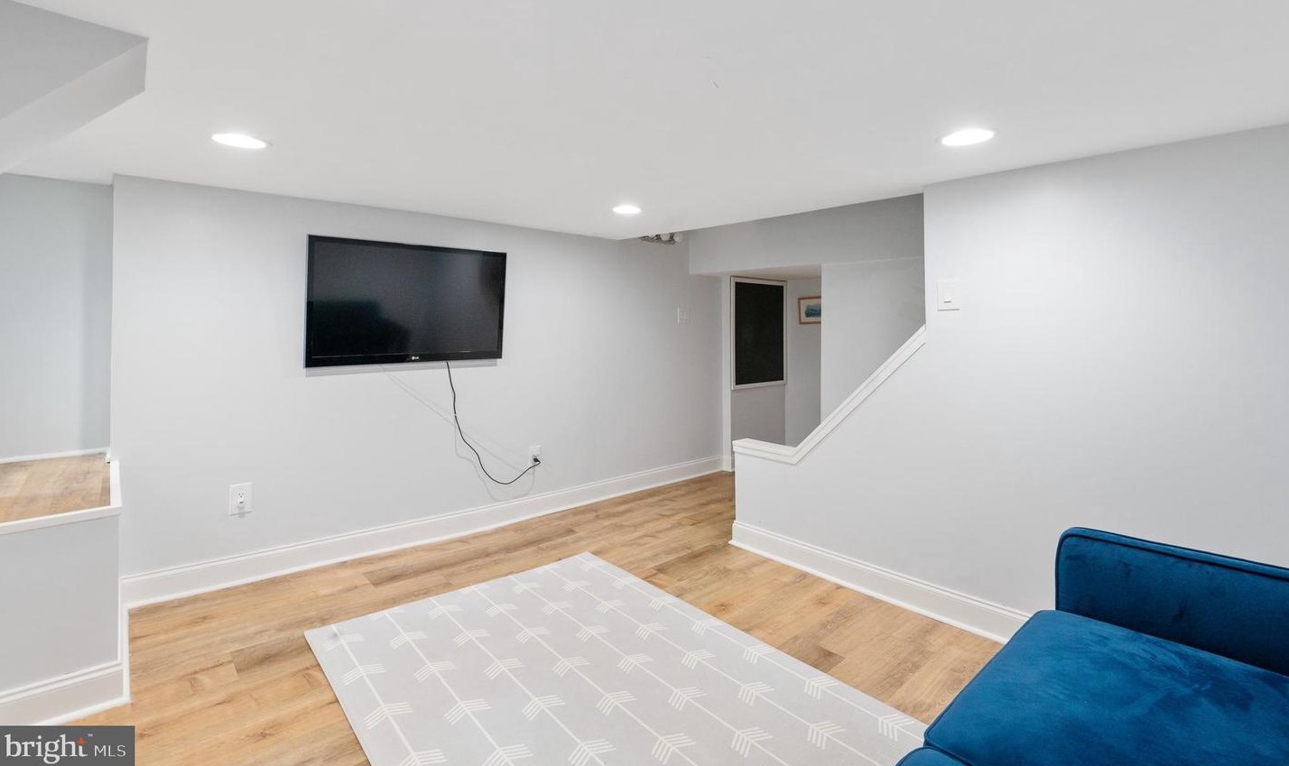 2572 Kern St, Philadelphia PA 19125-1711 exterior