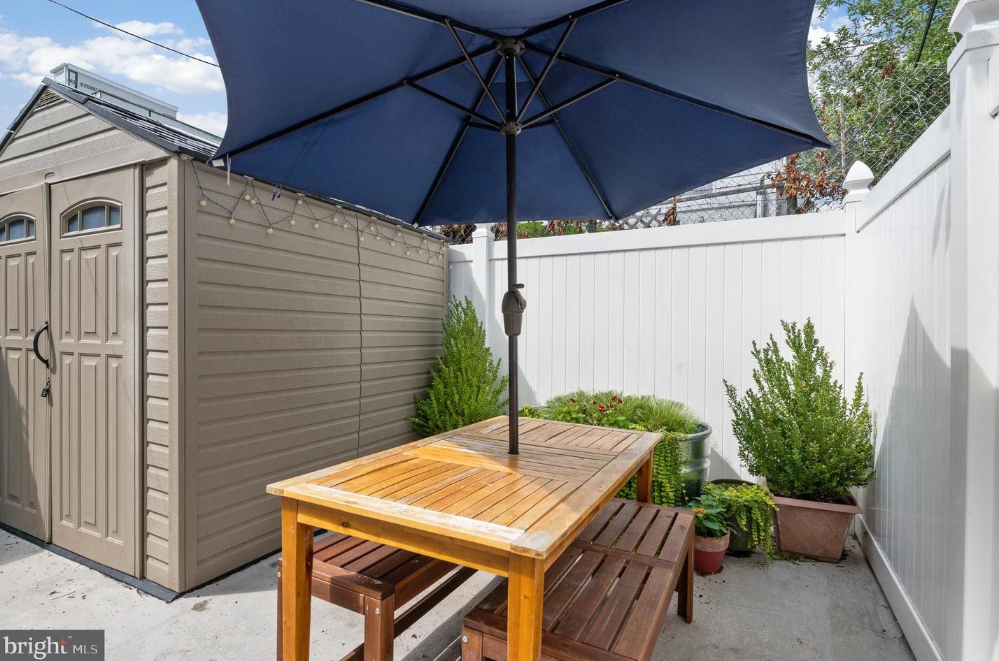 2572 Kern St, Philadelphia PA 19125-1711 exterior