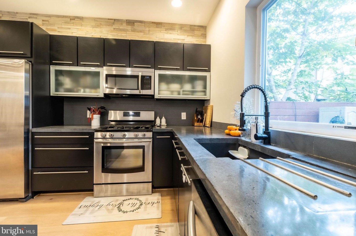 1837 Reed St, Philadelphia PA  19146-4635 exterior