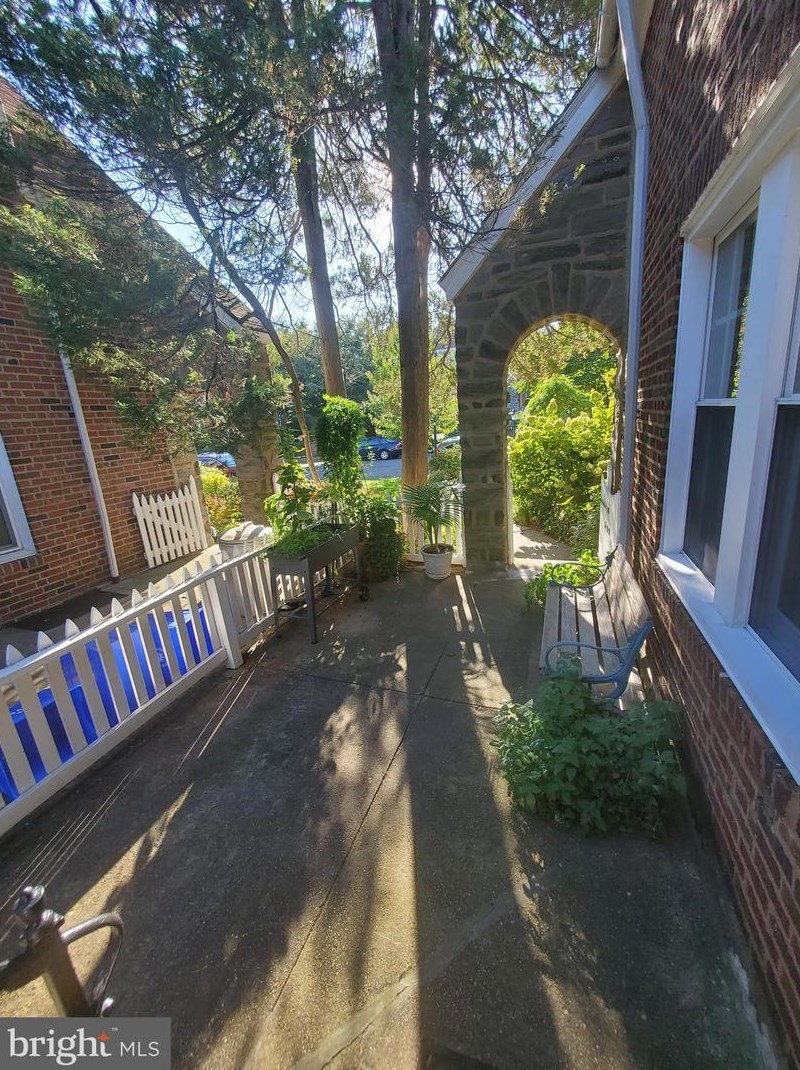 519 Wadsworth Ave, Philadelphia PA  19119-1132 exterior