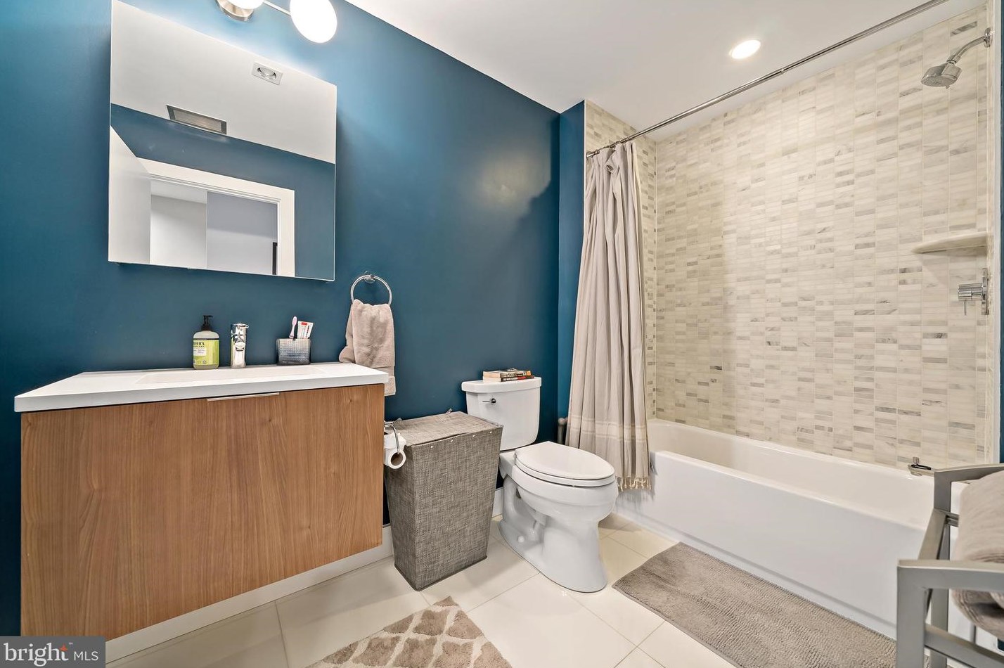 807 Taney St, Philadelphia PA 19130-1816 exterior