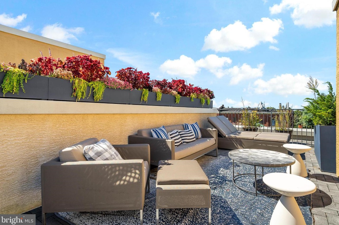 807 Taney St, Philadelphia PA 19130-1816 exterior