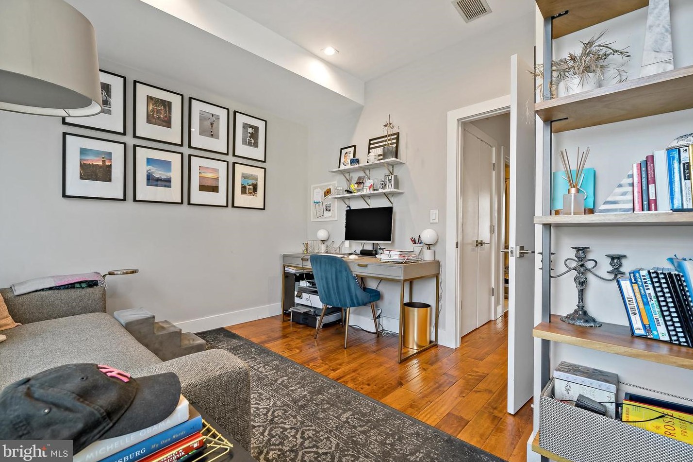 807 Taney St, Philadelphia PA 19130-1816 exterior