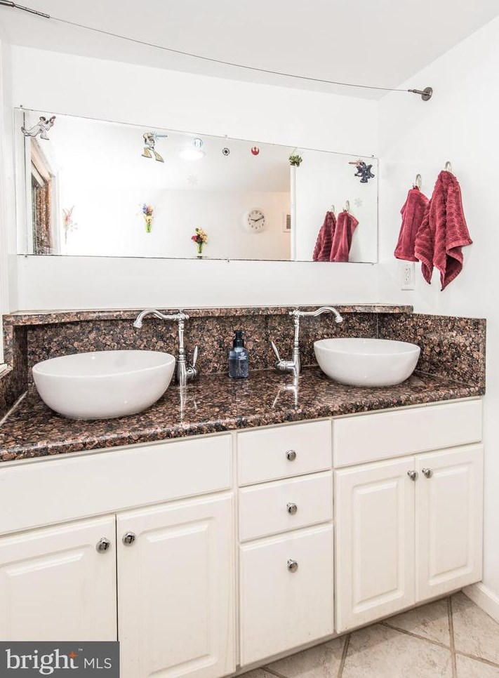 3 Longford St, Philadelphia PA 19136-2028 exterior