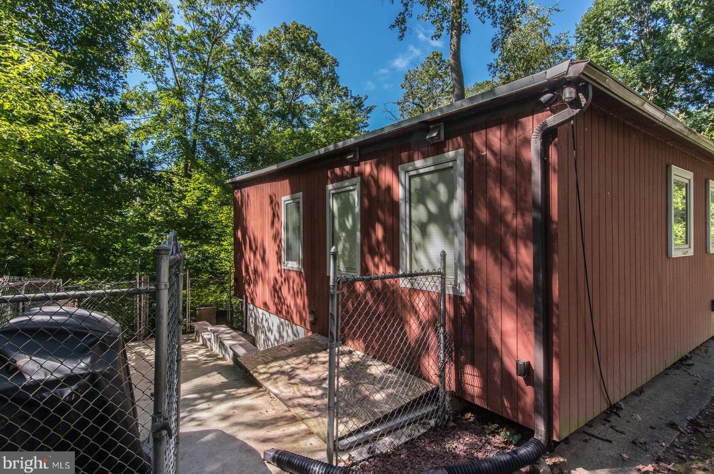 3 Longford St, Philadelphia PA 19136-2028 exterior