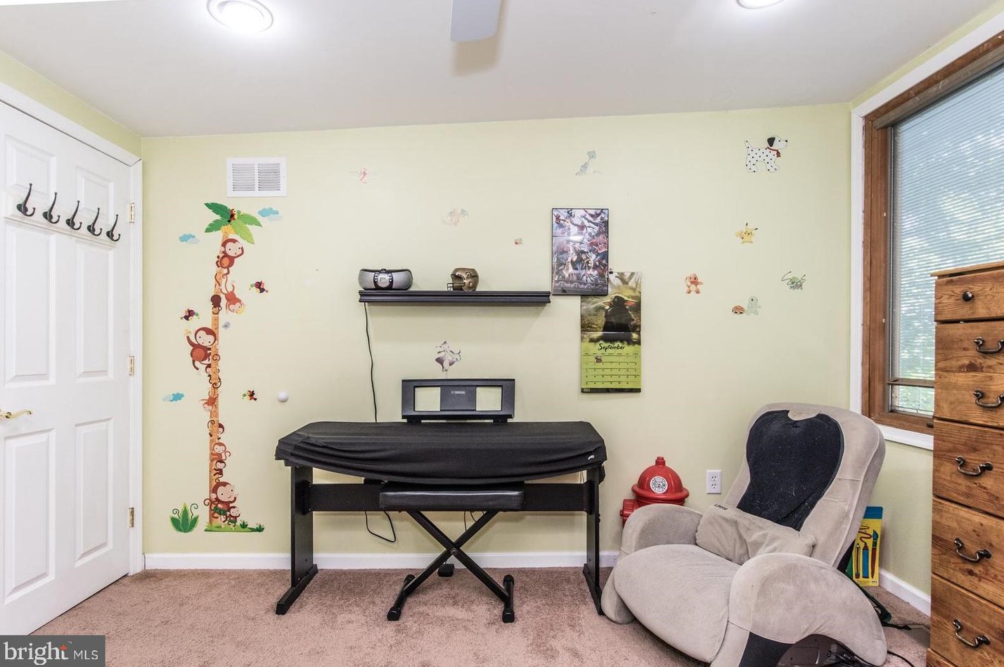 3 Longford St, Philadelphia PA 19136-2028 exterior