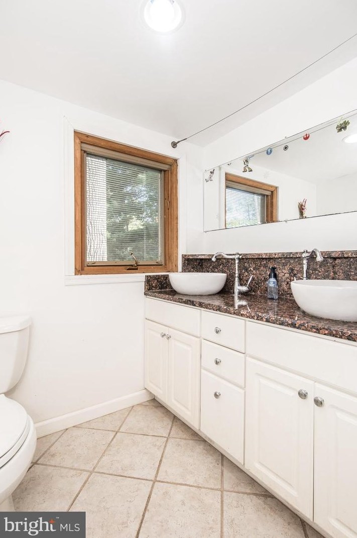 3 Longford St, Philadelphia PA 19136-2028 exterior