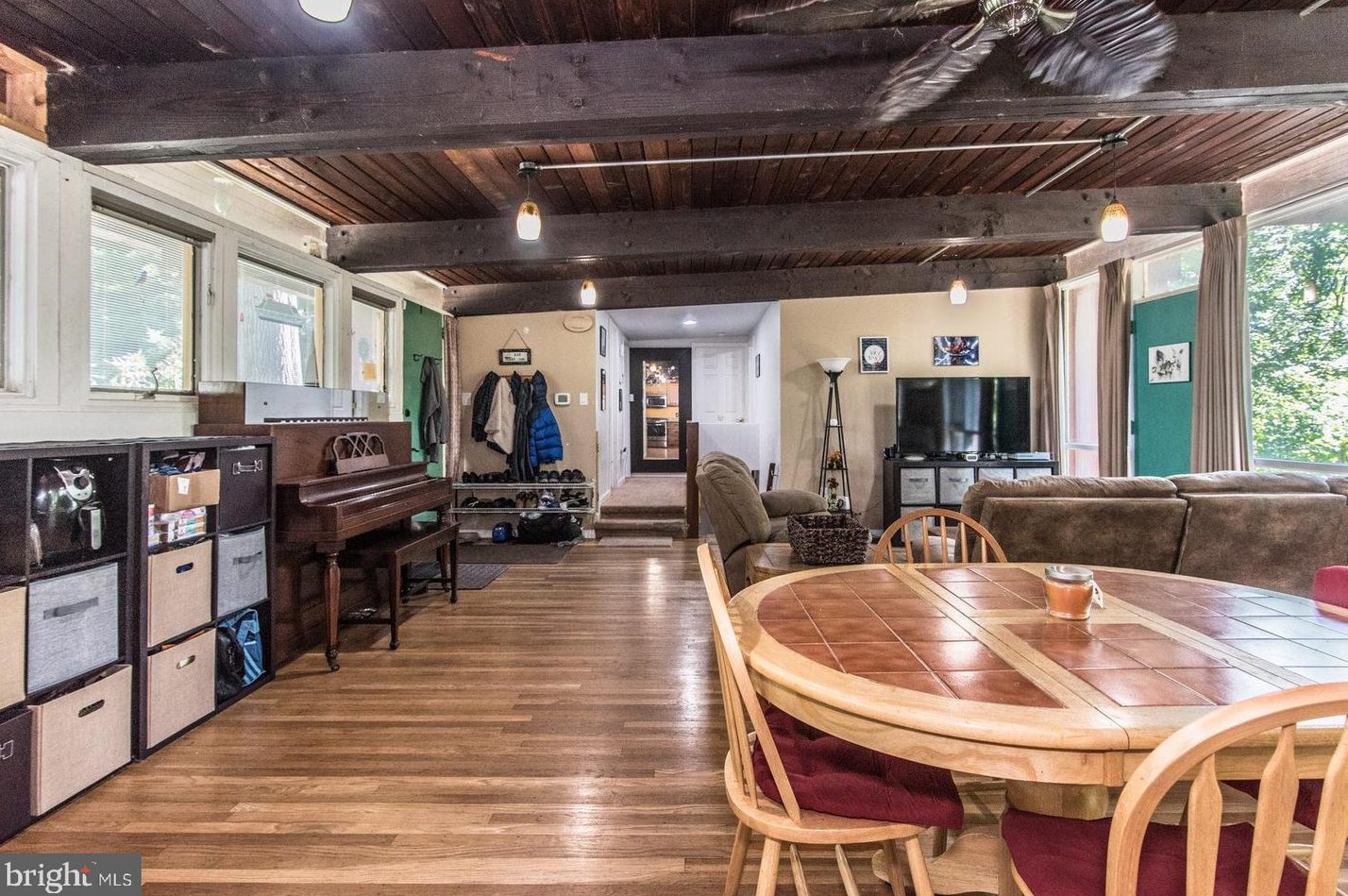 3 Longford St, Philadelphia PA 19136-2028 exterior