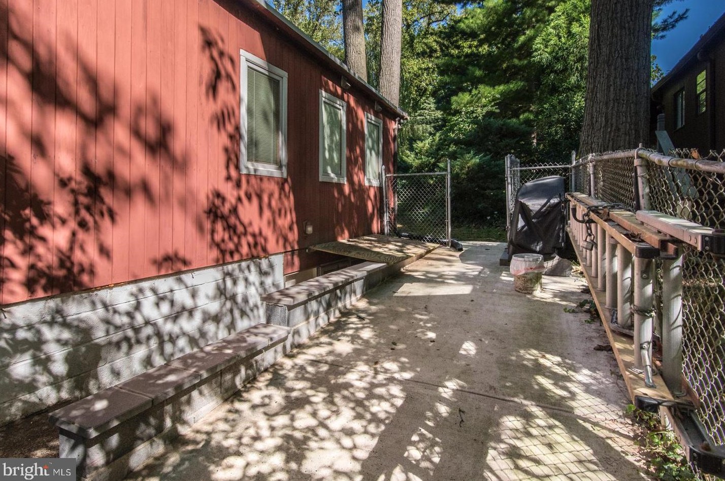 3 Longford St, Philadelphia PA 19136-2028 exterior