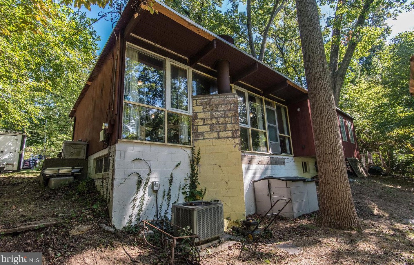 3 Longford St, Philadelphia PA 19136-2028 exterior