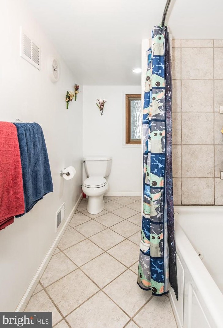 3 Longford St, Philadelphia PA 19136-2028 exterior