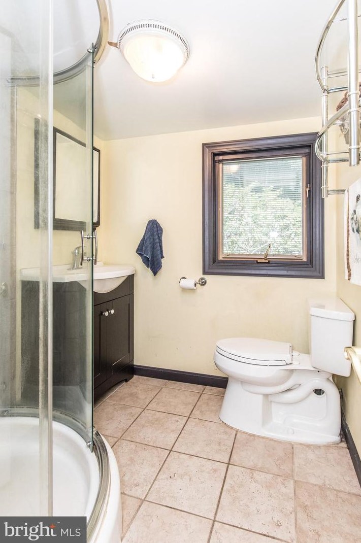 3 Longford St, Philadelphia PA 19136-2028 exterior