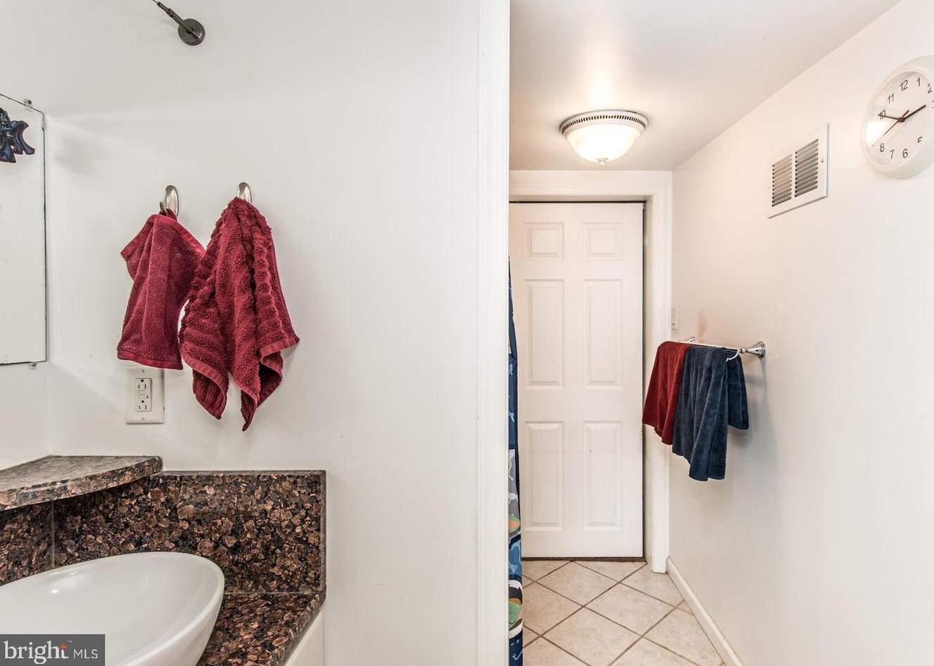 3 Longford St, Philadelphia PA 19136-2028 exterior