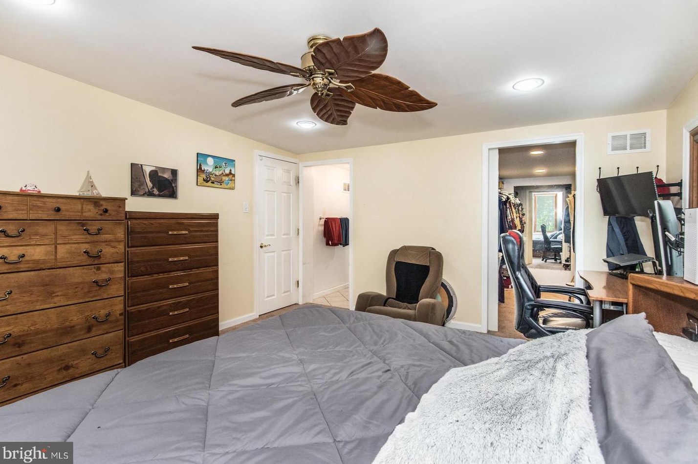 3 Longford St, Philadelphia PA 19136-2028 exterior