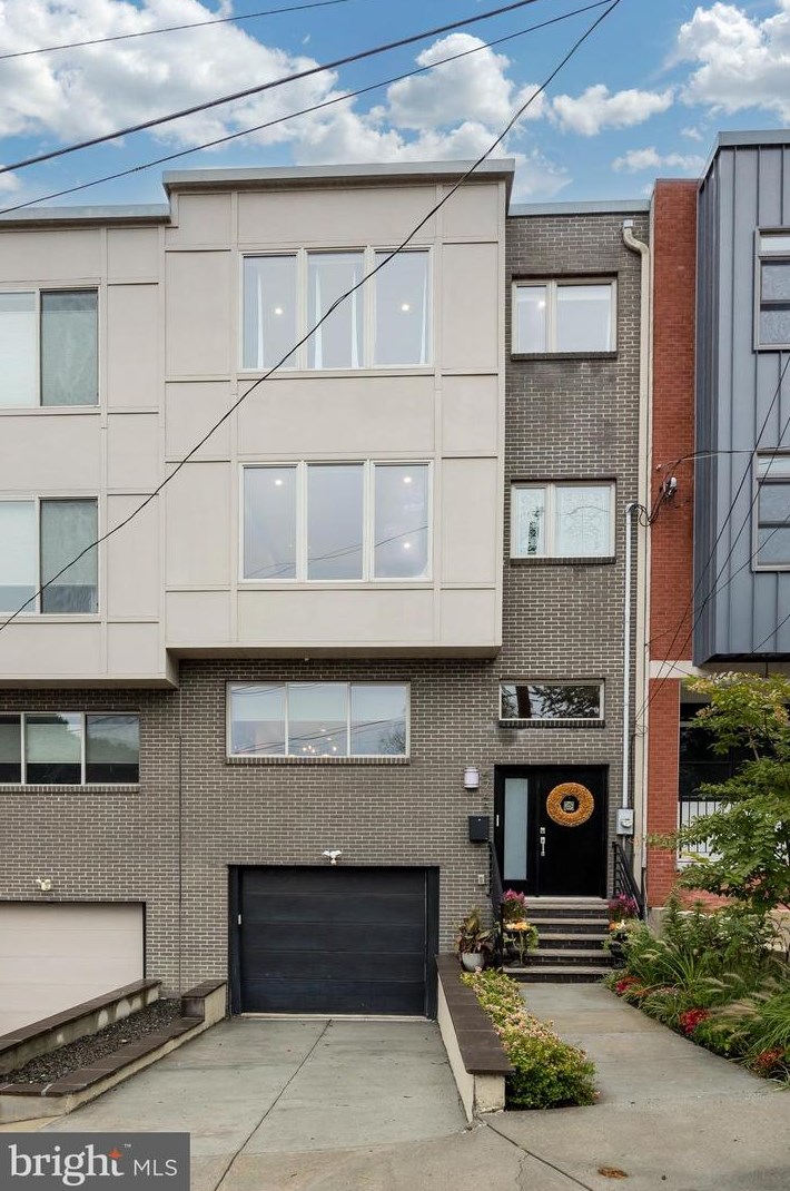4745 Sheldon St, Philadelphia PA  19127-1009 exterior