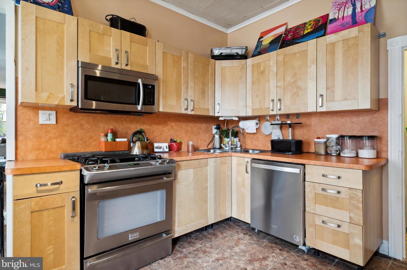 220 Fisher Ave, Philadelphia PA 19141-4016 exterior