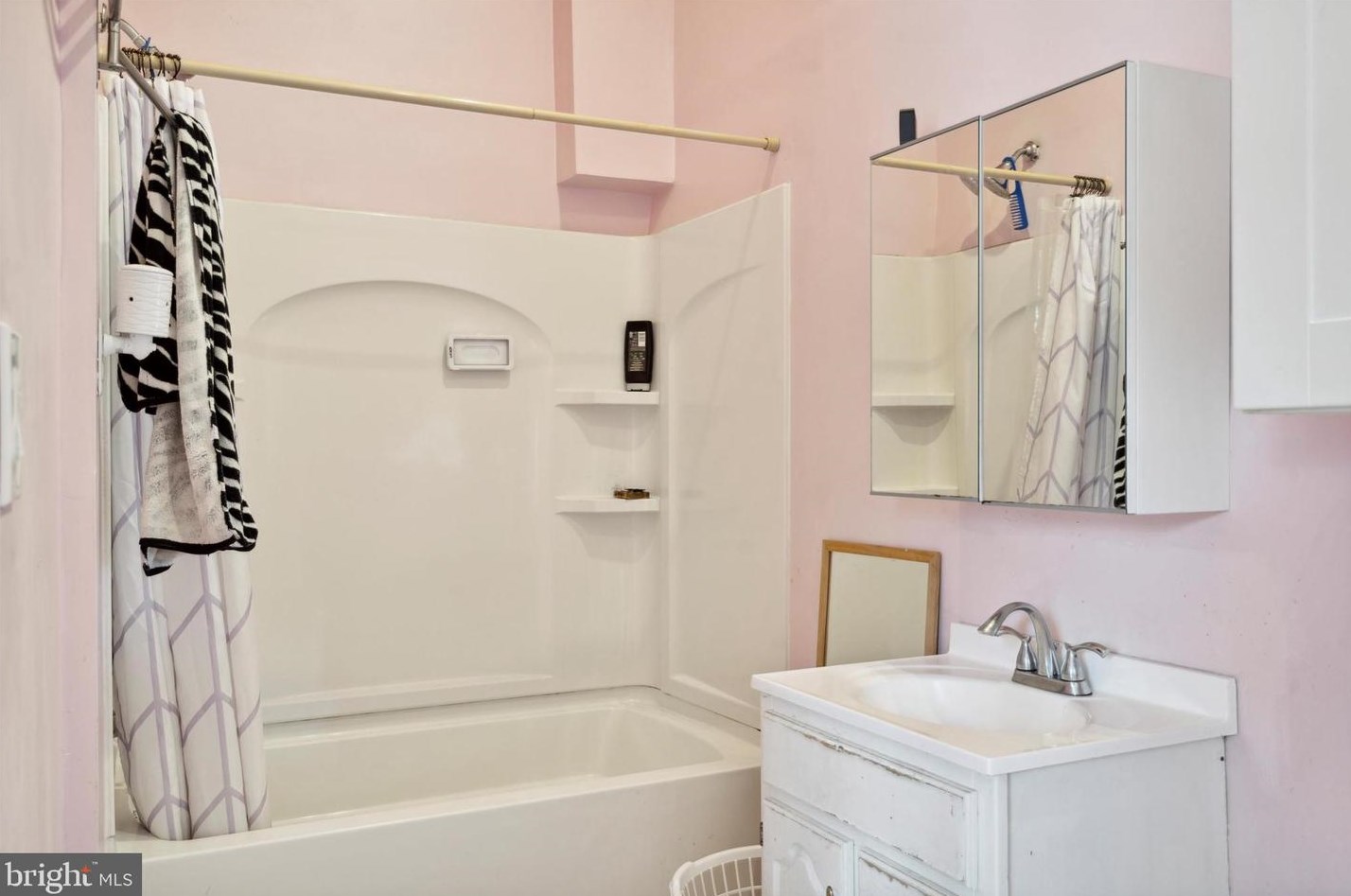 220 Fisher Ave, Philadelphia PA 19141-4016 exterior