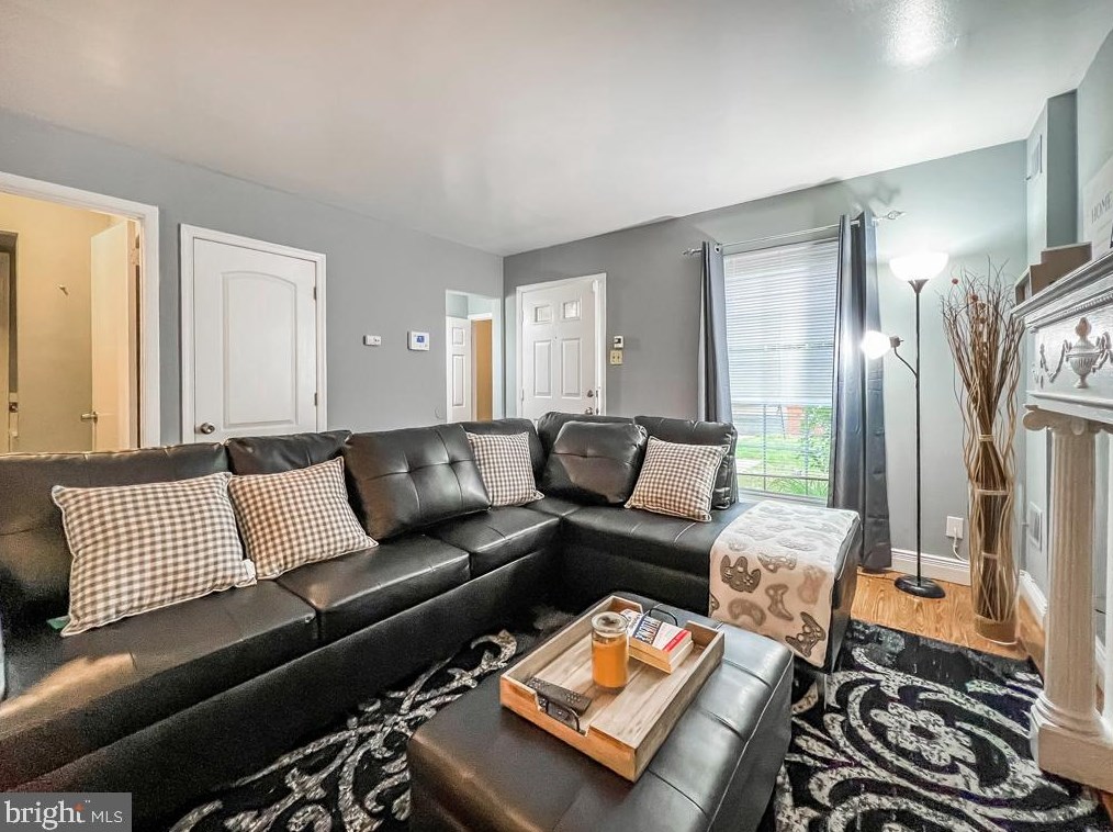 8528 Lyons Pl, Philadelphia PA  19153-1912 exterior