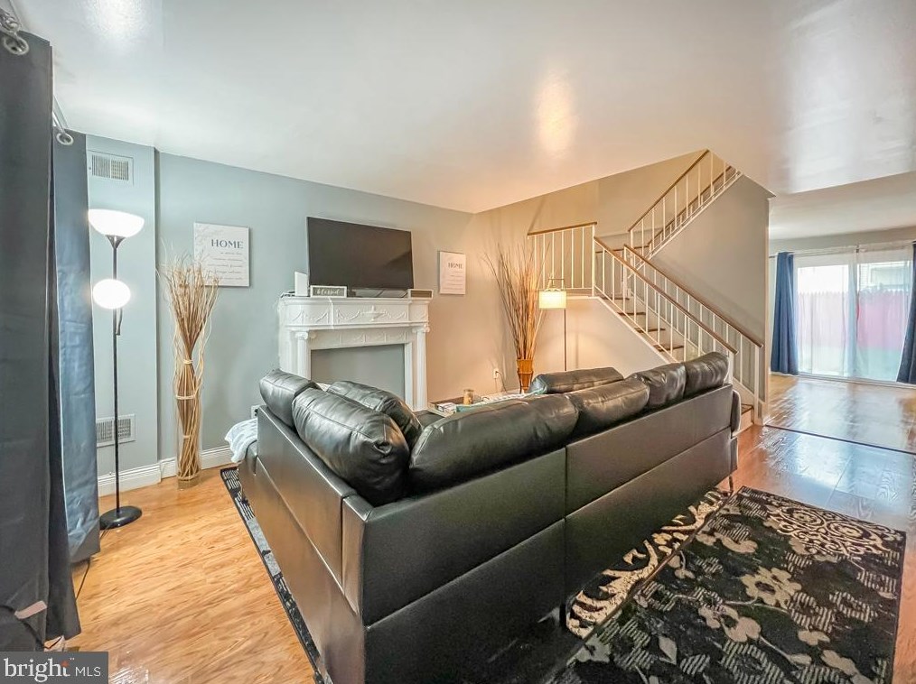 8528 Lyons Pl, Philadelphia PA  19153-1912 exterior