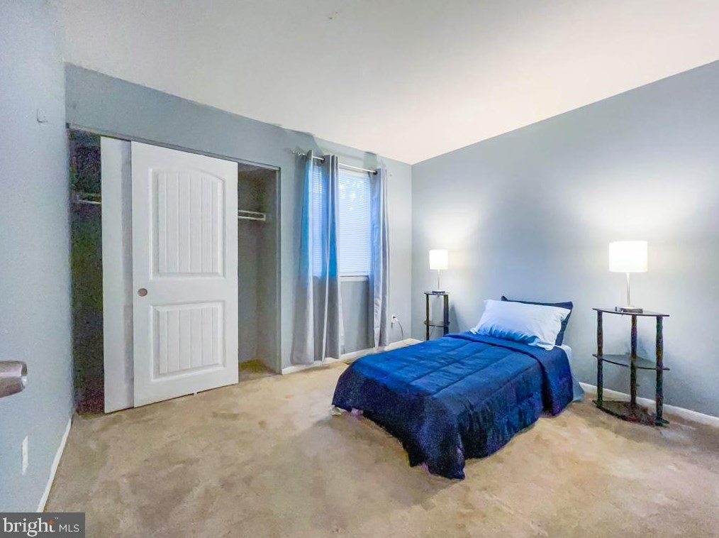 8528 Lyons Pl, Philadelphia PA  19153-1912 exterior