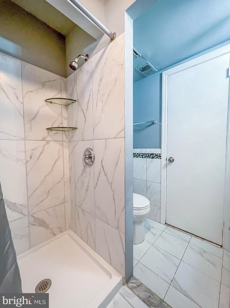 8528 Lyons Pl, Philadelphia PA  19153-1912 exterior