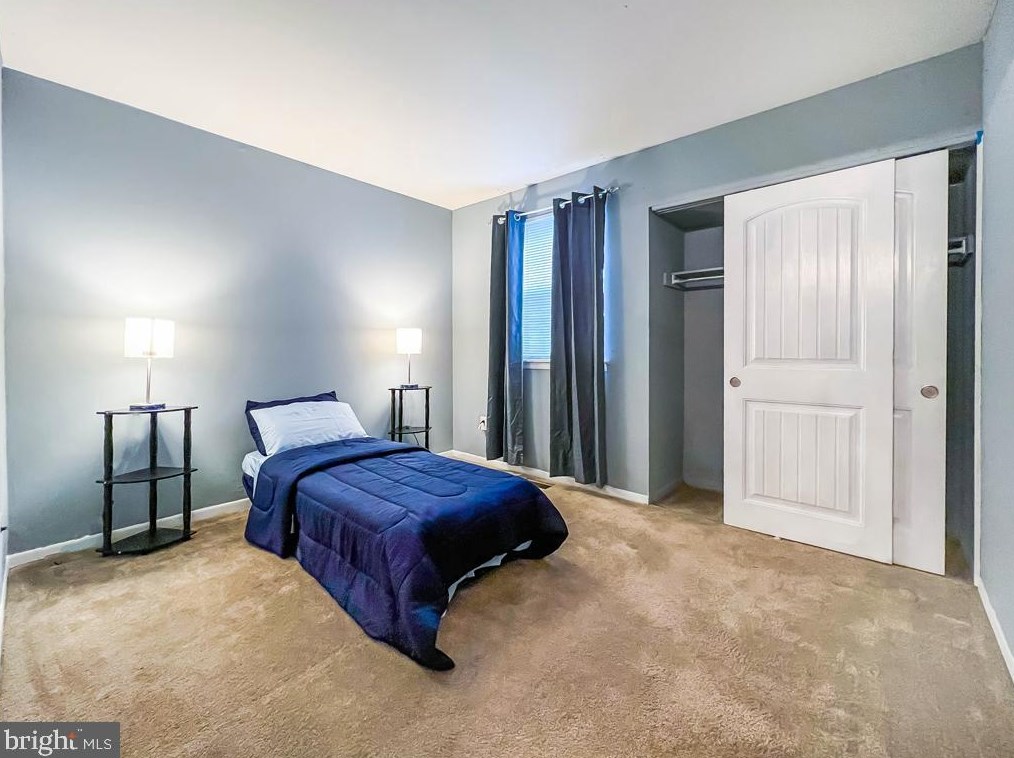 8528 Lyons Pl, Philadelphia PA  19153-1912 exterior