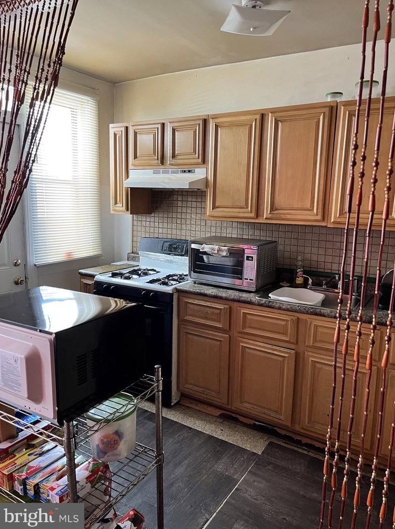 847 47 St, Philadelphia PA 19143-4402 exterior