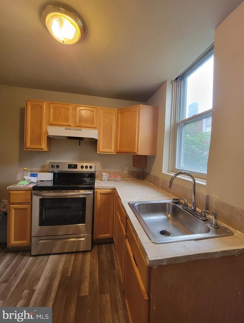 1206 Peach St, Philadelphia PA  19143-4806 exterior