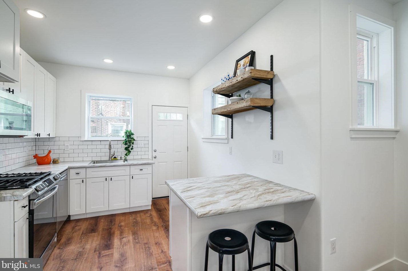 1424 Marston St, Philadelphia PA  19146-3733 exterior