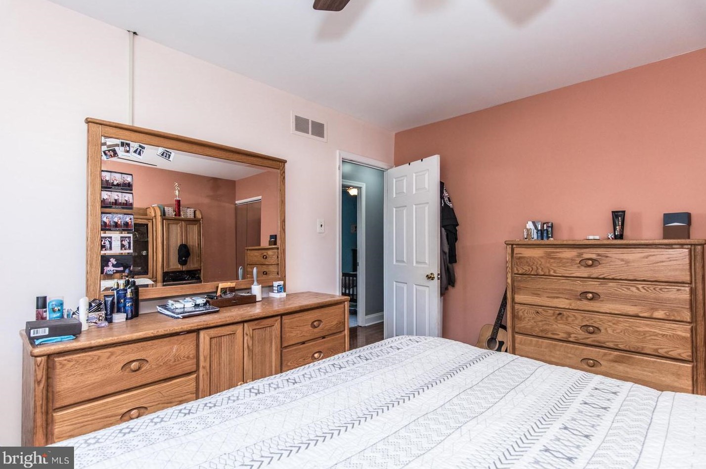 15114 Kallaste Dr, Philadelphia PA 19116-1407 exterior