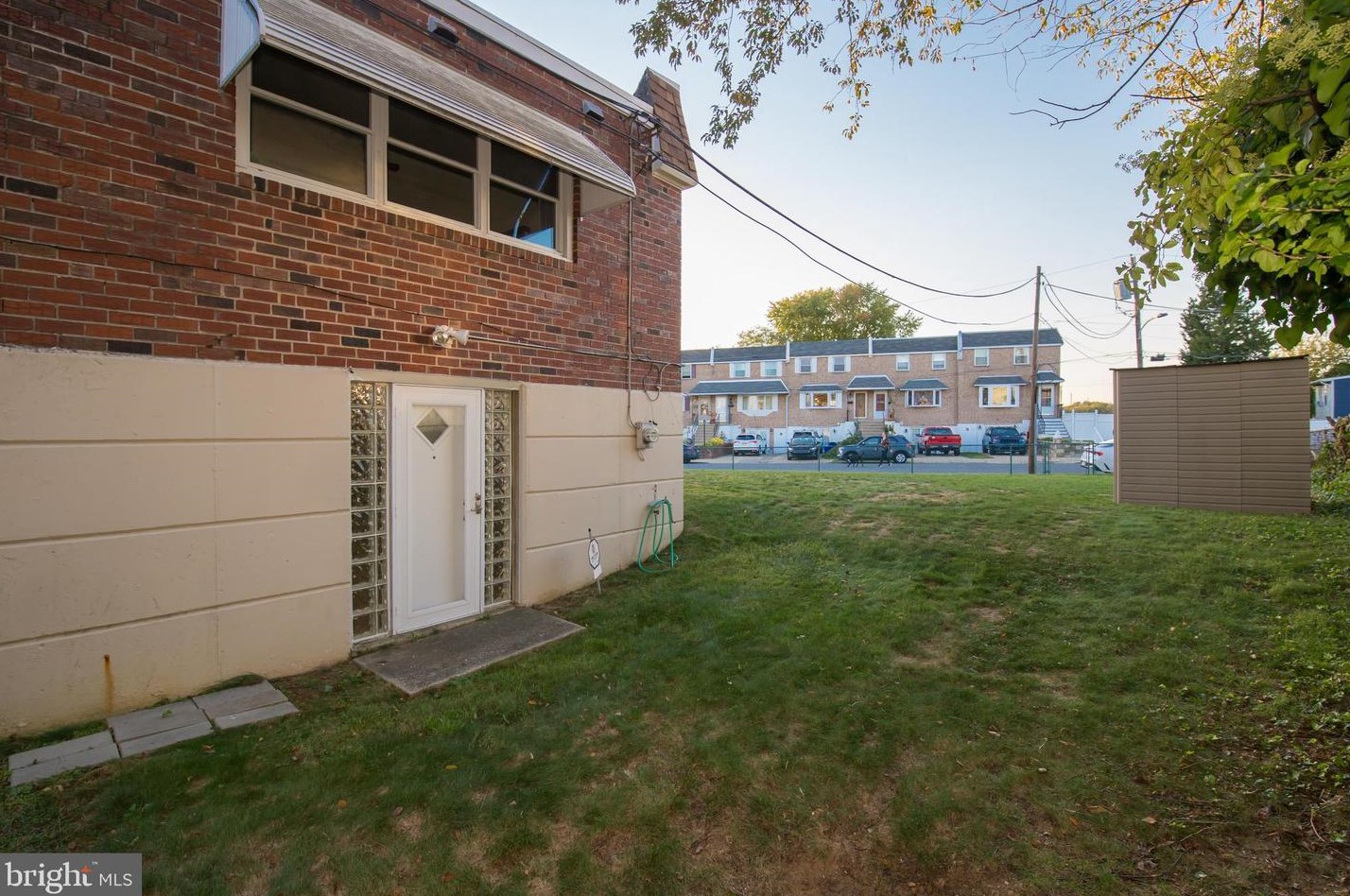 3301 Elliston Cir, Philadelphia PA 19114-1205 exterior