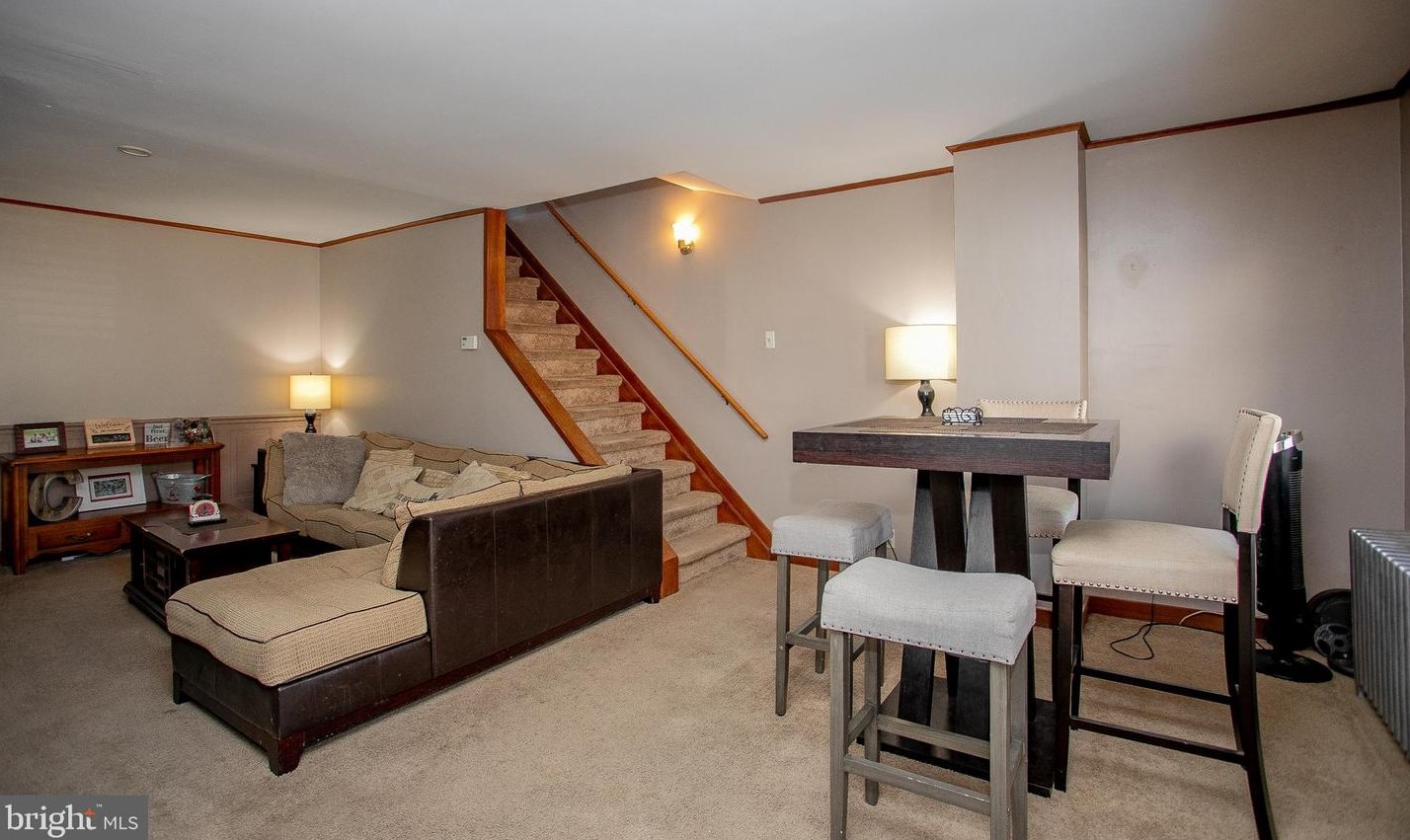 343 Delmar St, Philadelphia PA 19128-4501 exterior