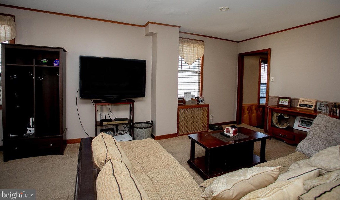 343 Delmar St, Philadelphia PA 19128-4501 exterior