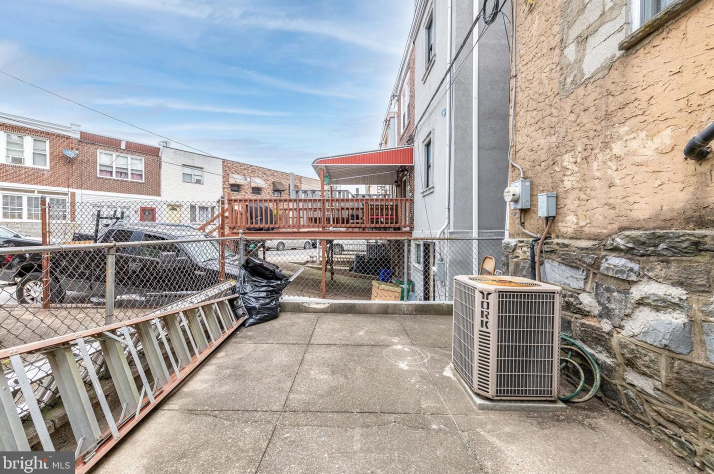 1743 Moyamensing Ave, Philadelphia PA  19148-1940 exterior