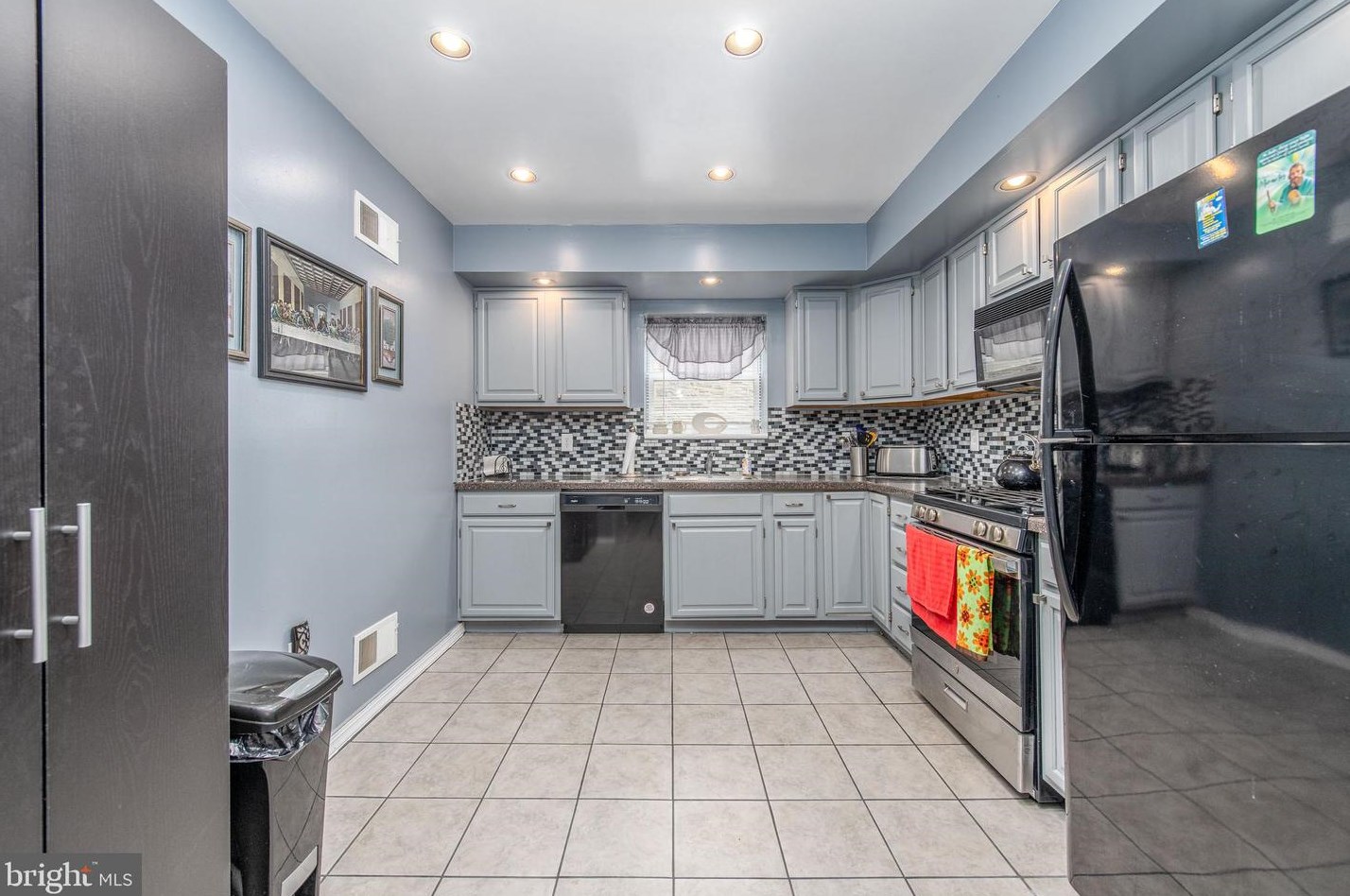 1743 Moyamensing Ave, Philadelphia PA  19148-1940 exterior