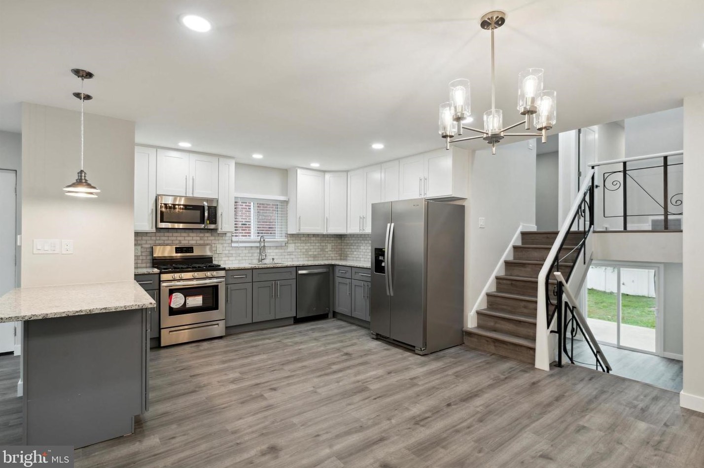 571 Livezey St, Philadelphia PA  19128-2421 exterior