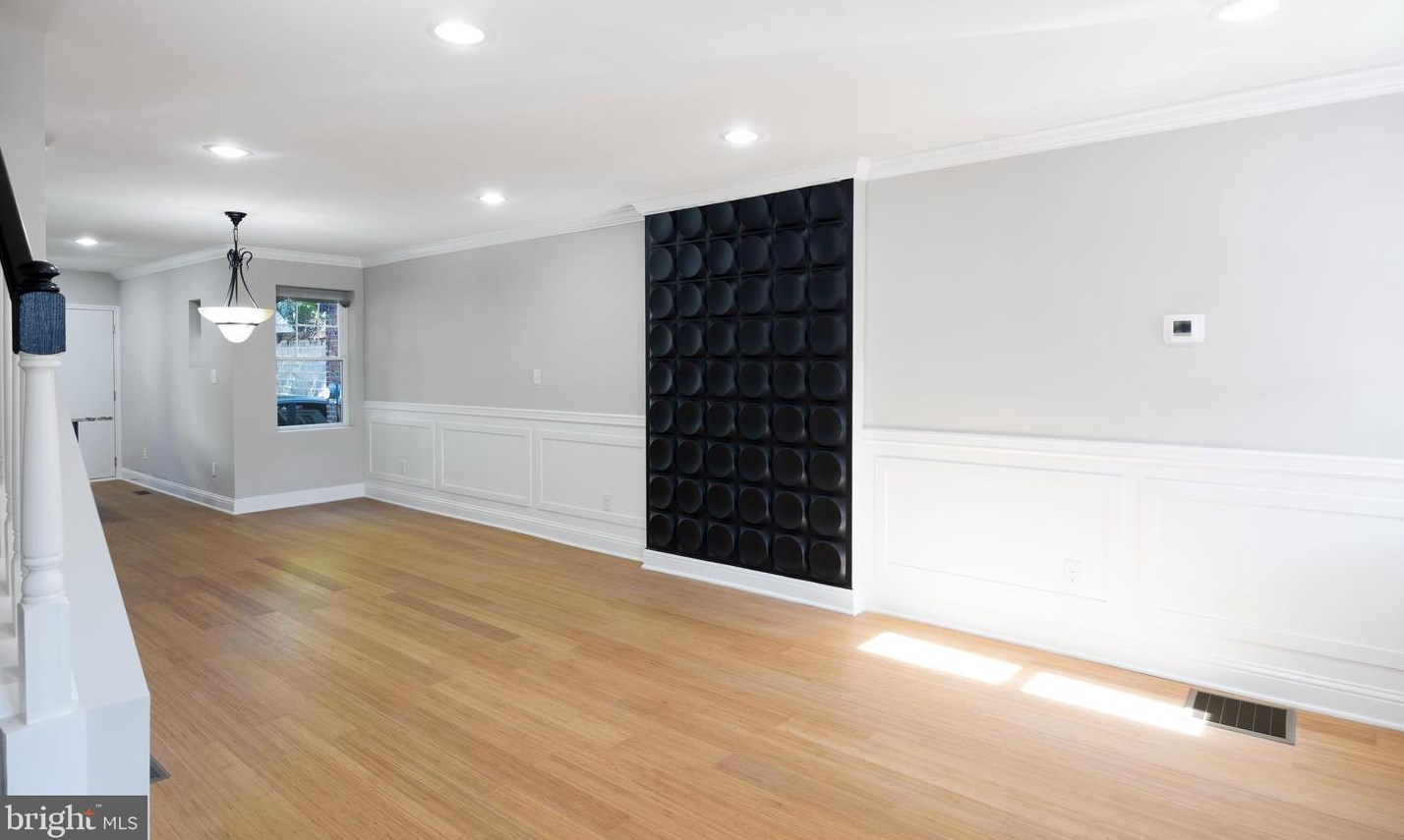 5829 Woodcrest Ave, Philadelphia PA  19131-2214 exterior