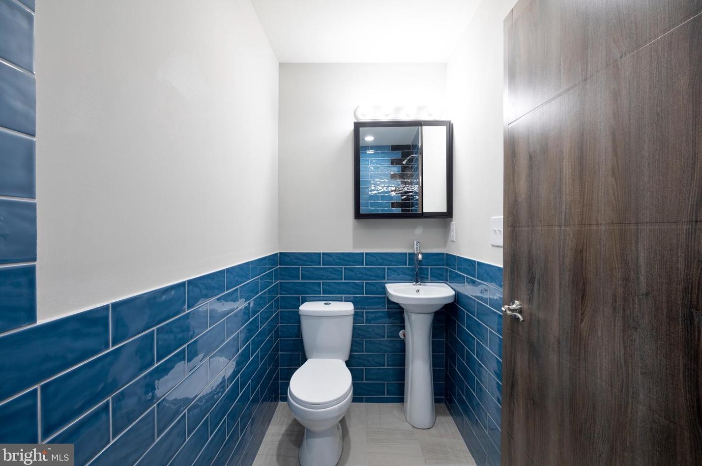 5829 Woodcrest Ave, Philadelphia PA  19131-2214 exterior