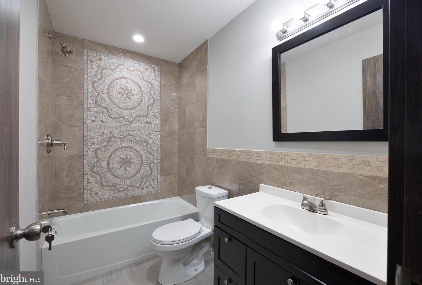 5829 Woodcrest Ave, Philadelphia PA  19131-2214 exterior