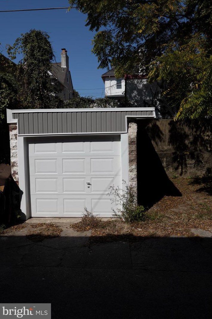 5829 Woodcrest Ave, Philadelphia PA  19131-2214 exterior