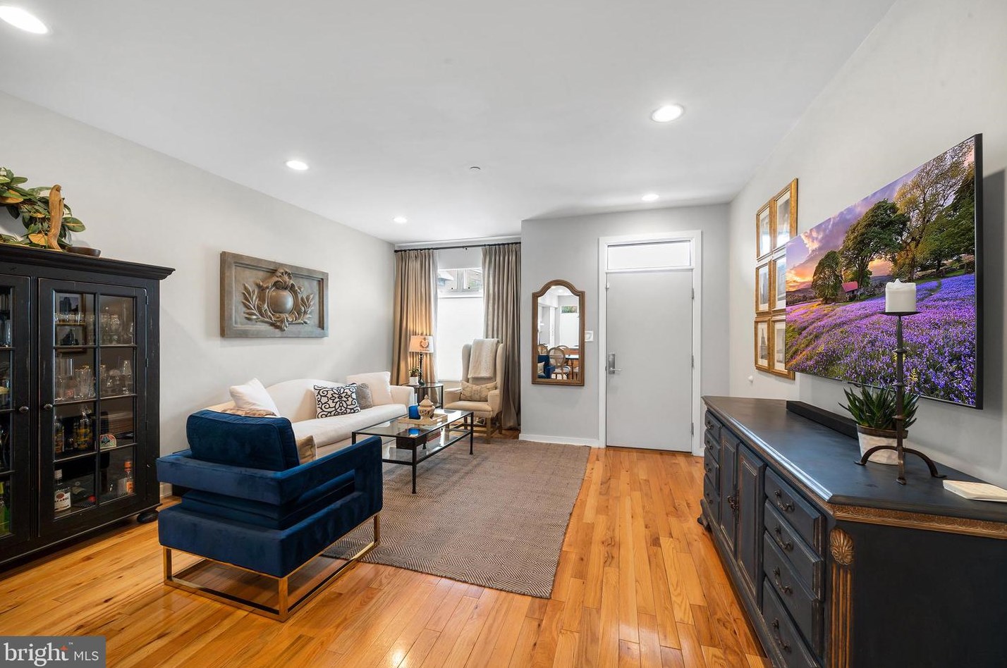 716 7th St, Philadelphia PA  19123-0027 exterior