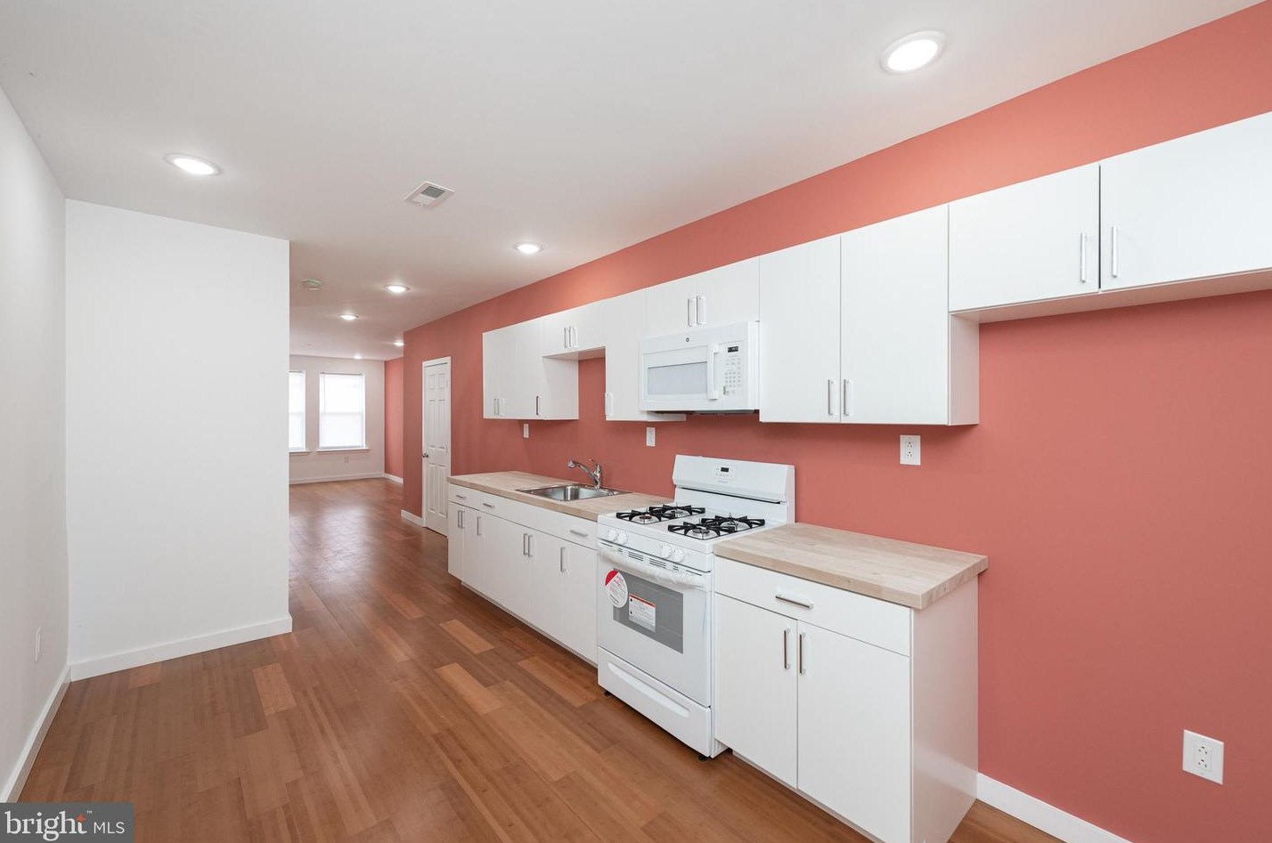 1910 Clarence St, Philadelphia PA 19134-2017 exterior
