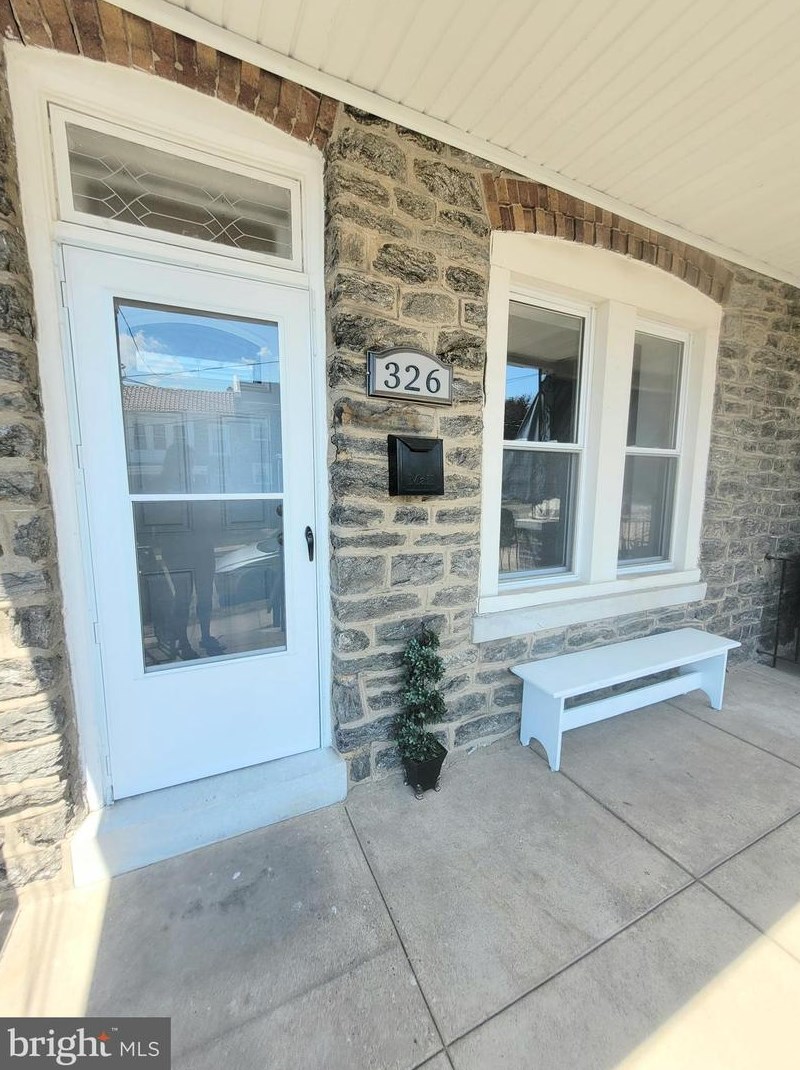326 Kingsley St, Philadelphia PA  19128-5101 exterior