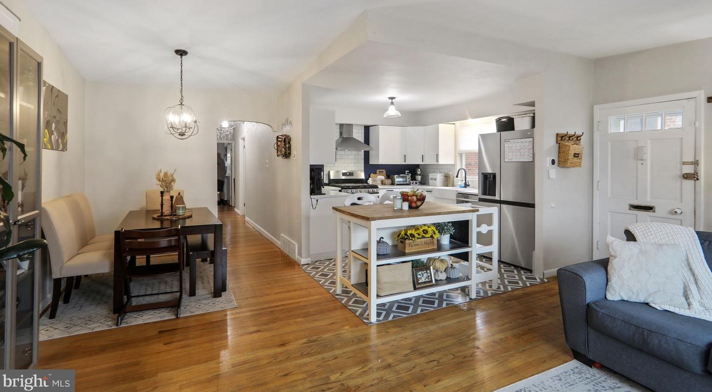 528 Wartman St, Philadelphia PA  19128-3237 exterior