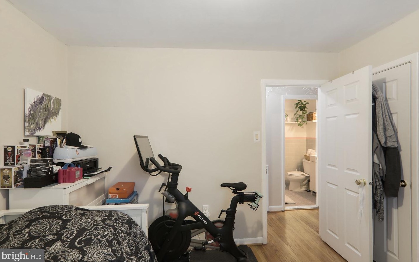 528 Wartman St, Philadelphia PA  19128-3237 exterior