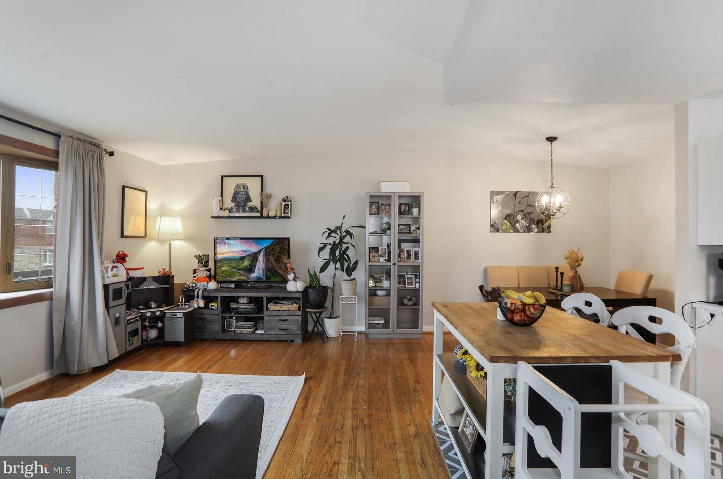 528 Wartman St, Philadelphia PA  19128-3237 exterior